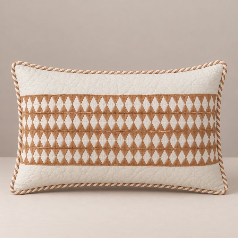 Valgu Quilted Lumbar Pillow Cover